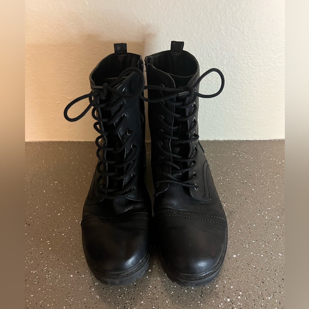 womens Size 10 black combat boots like new